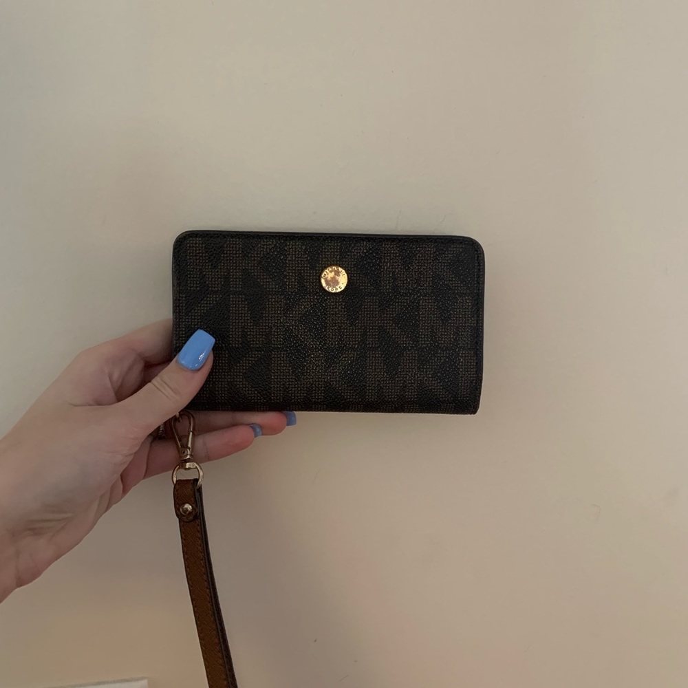Michael Kors Wallet & Phone Holder